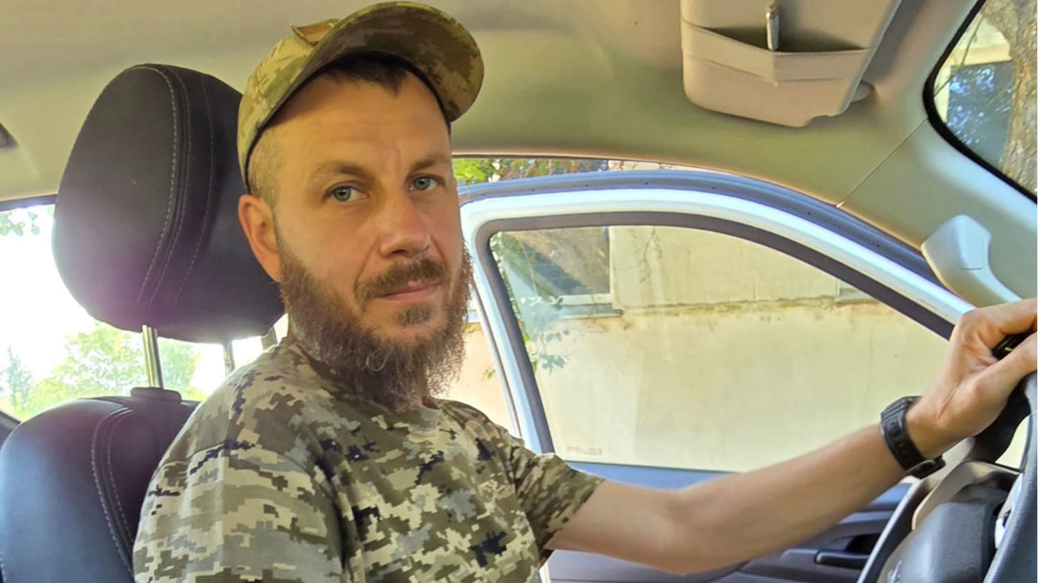 Від роботи з деревом до боїв на фронті: історія прикордонника з Волині, який разом із братом став на захист України