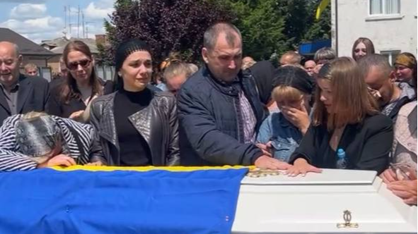 Навіки лише 22: у Луцький район «на щиті» повернувся загиблий Герой Роман Карпюк