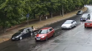 З’явилось відео аварії на проспекті Відродження у Луцьку, де збили молоду дівчину
