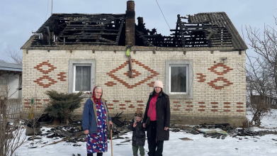 На Волині через пожежу молода родина залишилася без даху над головою