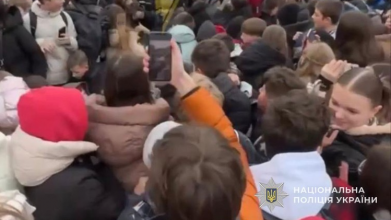 блогер Рідний роздавав бургери