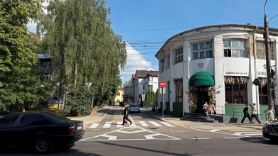 У Луцьку після 22 днів ремонту відкрили для транспорту вулицю Степана Бандери