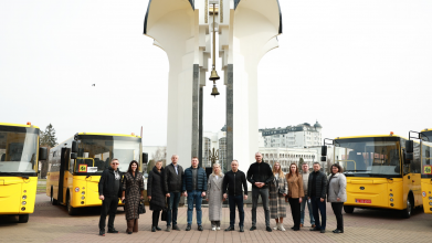 Чотири громади Волині отримали нові автобуси для учнів