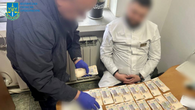 У Луцьку лікар-психіатр видавав фіктивні довідки для військовозобов'язаних: його затримали. Фото