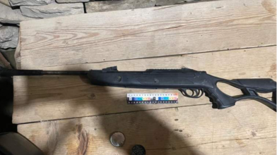 На Волині дівчинка випадково вистрелила собі в ногу, судили її батька