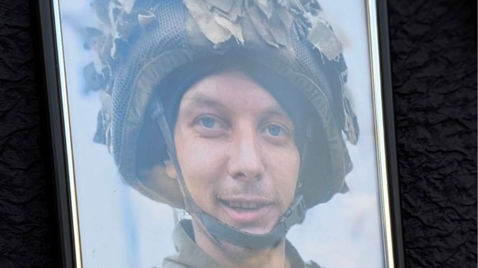 Волиняни попрощалися з 32-річним снайпером Максимом Ткачуком, який загинув на Луганщині