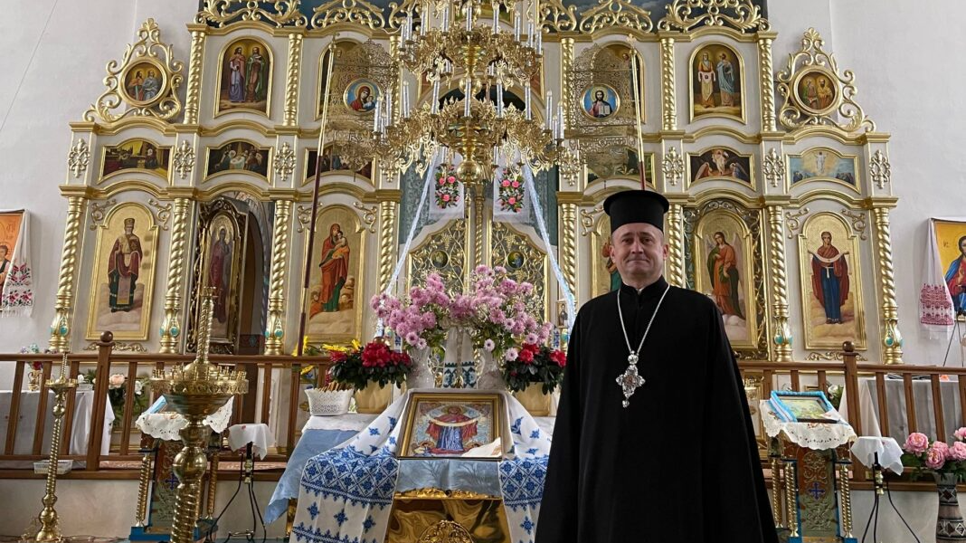 Під час кожного богослужіння моляться за воїнів: отець Роман 25 років є духовним наставником у храмі Луцького району