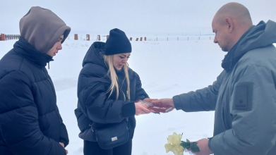 Ворожий обстріл обірвав життя Героя: на Волині дружині полеглого захисника вручили державну нагороду