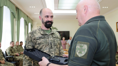 Воювали на Донеччині та Харківщині: прикордонники з Волині отримали нагородну зброю