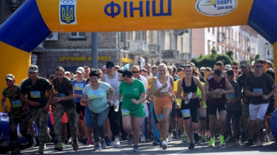 Під час благодійного марафону «Біжу за Азовсталь» у Луцьку зібрали майже 25 тисяч гривень