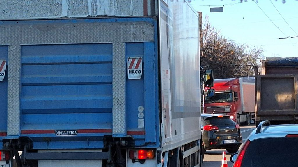 У Луцьку вантажівка збила жінку