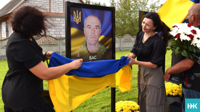Сльози, голуби та шана загиблим захисникам: у громаді на Волині відкрили Алею пам’яті Героям