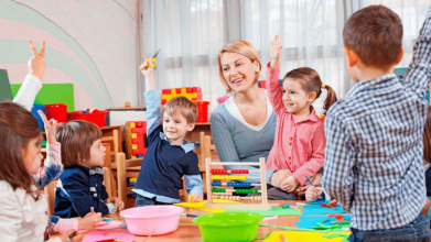Вихователі дитсадків з нового року отримають на 30% більше: зарплата від 10 000 до 15 500 грн