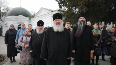Вивозять бойлери та меблі: монахи УПЦ МП почали виселятися з монастирів Києво-Печерської лаври