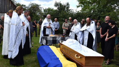 Замість омріяної відпустки додому Герой повернувся «на щиті»: на Волині в останню земну дорогу провели Валерія Баса