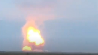 Сильний вибух і величезний стовп диму: ЗСУ підірвали базу окупантів у Токмаку. Відео