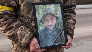 Вітали з ювілеєм, а через кілька тижнів поховали на Волині біля батька, як заповів: спогади про молодого командира