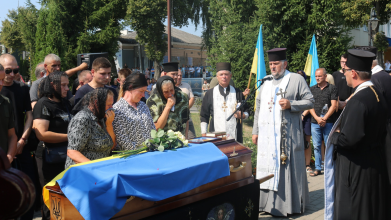 Понад рік вважався безвісти зниклим: на Волині попрощались із Героєм Олександром Арцабком