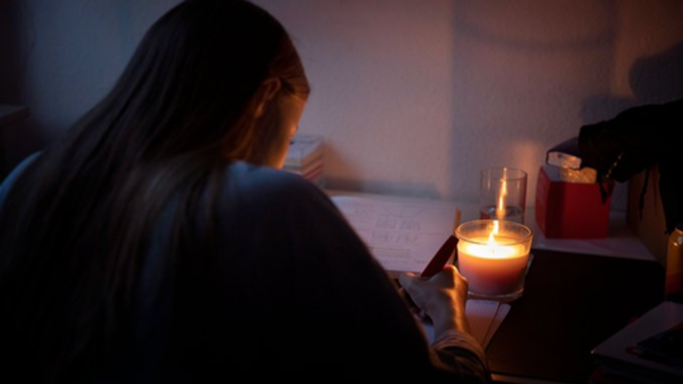 До 15 годин без електроенергії на добу: оприлюднили графіки відключень на 16 січня