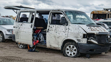 На Херсонщині росіяни розстріляли мікроавтобус з людьми, є загиблі