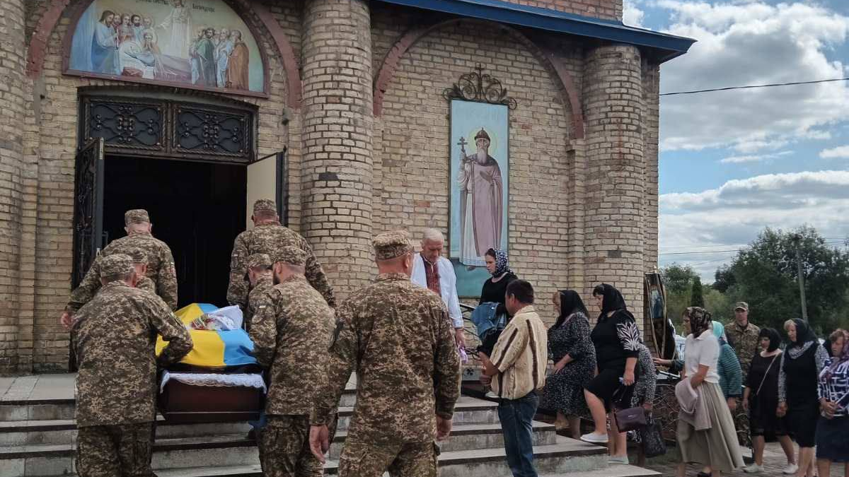 Навіки 31: на Волині в останню путь провели Героя Олега Оксенюка