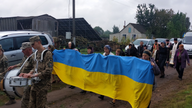 Залишилася дружина, дві доньки та троє онуків: на Волині попрощались з Героєм Василем Дуркотом