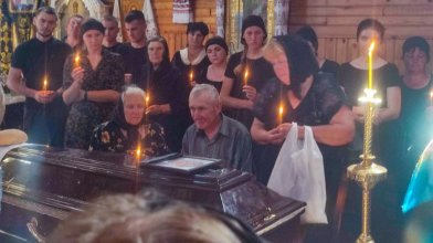 Труна була зачиненою: поховали батька двох дітей Анатолія Кушнірчука, який загинув внаслідок ракетного удару по заводу у Луцьку