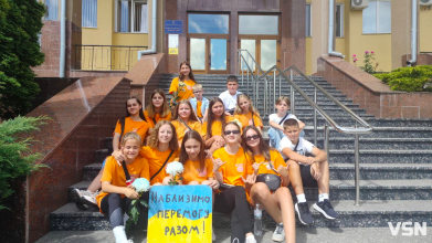 Торгували для ЗСУ: юні волонтери влаштували благодійний ярмарок на Волинській митниці