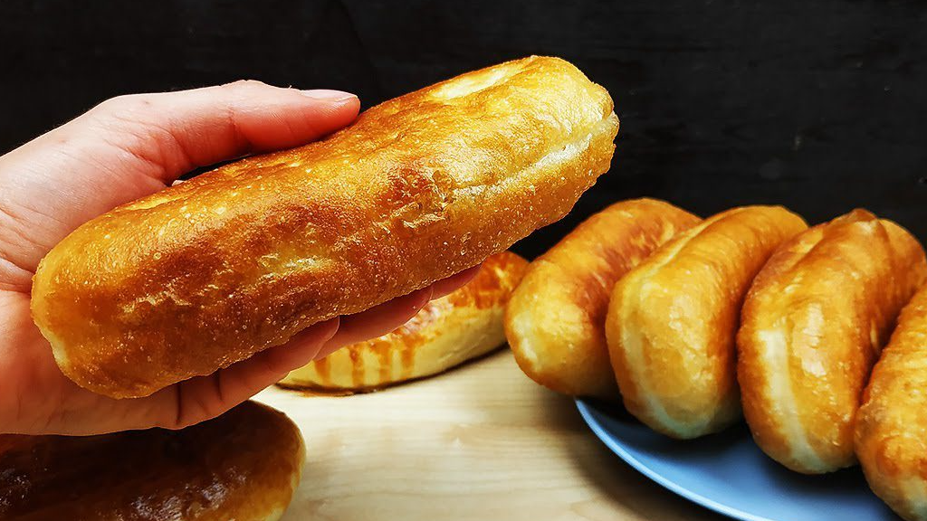 Пухкі пиріжки з яблуками на кефірі  — простий рецепт, який завжди вдається