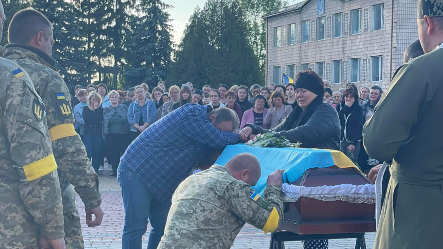 Помер від отриманих поранень на Донеччині: у Рожищі зустріли Героя України