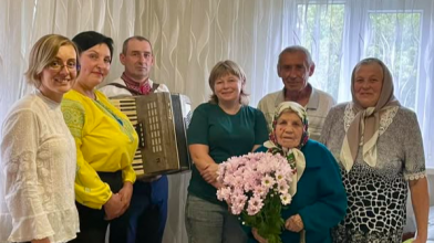 «Живу довго, бо рано почала робити»: волинянка відзначила 100-річчя