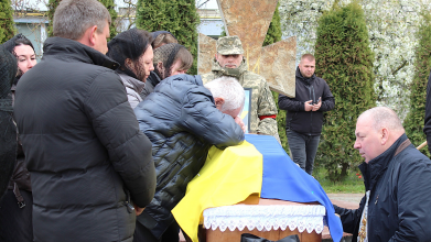 Майже два з половиною роки невідомості: на Волині в останню путь провели Героя Андрія Климюка