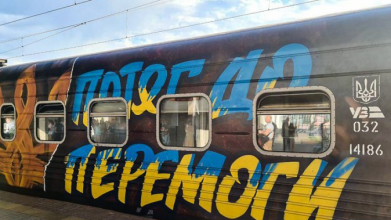 Укрзалізниця запускає евакуаційні потяги для громадян України в Криму