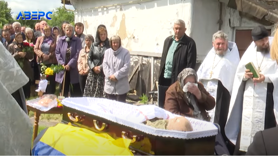 Пів року тому мати поховала свого старшого сина, а тепер втратила ще й молодшого: волиняни попрощались з Героєм Юрієм Тарасюком