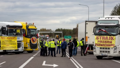 Через страйк польських перевізників на заблокованому кордоні стало погано українському водію