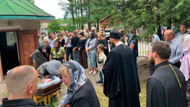 Мобілізували місяць тому: на Волині попрощалися із 40-річним захисником Дмитром Стасюком