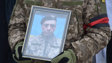 Загинув рік тому у Курській області: у Луцьку провели в останню путь Героя Сергія Барабанова