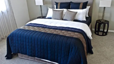 Як в домашніх умовах почистити та освіжити ковдру, яка не влазить у пральну машину