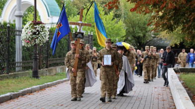 Загинув на Донеччині: у Луцьку попрощалася з Героєм Михайлом Слутяком