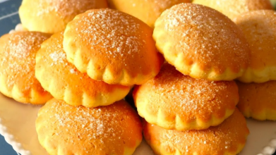 Молочні коржики за 10 хвилин: ніжне печиво, як у дитинстві