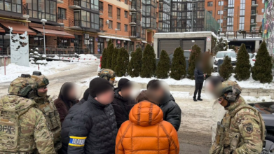 У Луцьку компанія молодиків вкрала майже мільйон гривень і витратила його на гаджети та брендовий одяг