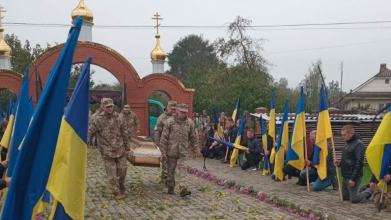 Переніс 15 операцій, але серце не витримало: на Волині попрощались з Героєм Олександром Бебесом