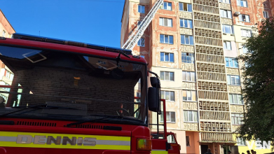 «Повідомили, що з вікон квартири - дим»: подробиці пожежі в одній з багатоповерхівок Луцька