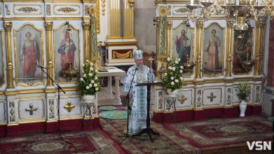 Хресна хода і спільна молитва: як минула літургія за участі Епіфанія у Луцьку. Фоторепортаж