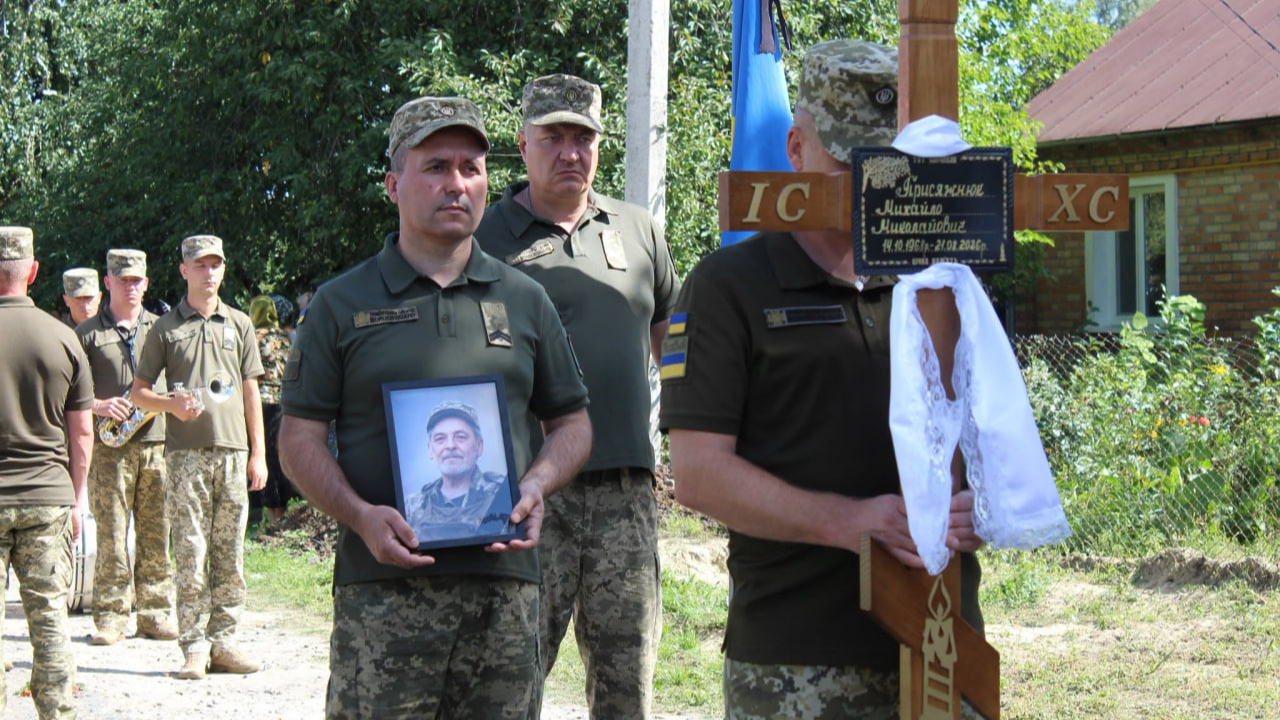 «Він ніколи не жалівся»: волиняни попрощалися із захисником Михайлом Присяжнюком