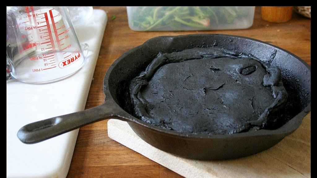 Сковорідка сяятиме як нова: як очистити кухонний посуд від нагару і жиру