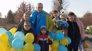 У неволі пробув 13 місяців: в рідному селі на Волині зустріли звільненого з російського полону воїна Віталія Войтовича