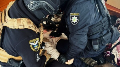 На Волині чоловік заманив дівчинку в авто і зґвалтував