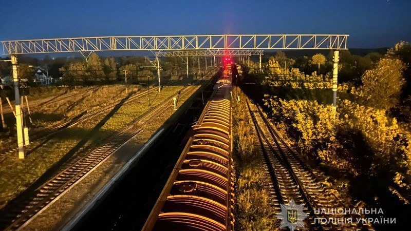 На Волині підлітка вразило струмом на даху потяга: у якому він стані