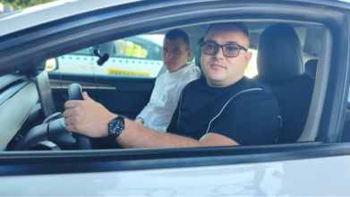 Втратив обидві ноги на війні, але не здався: лучанин став першим ветераном у місті, який отримав водійські права